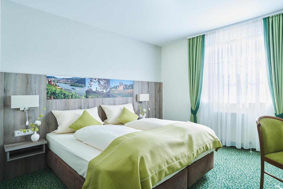 Altdeutsche Weinstube Hotel Рюдесхайм ам Рейн Екстериор снимка