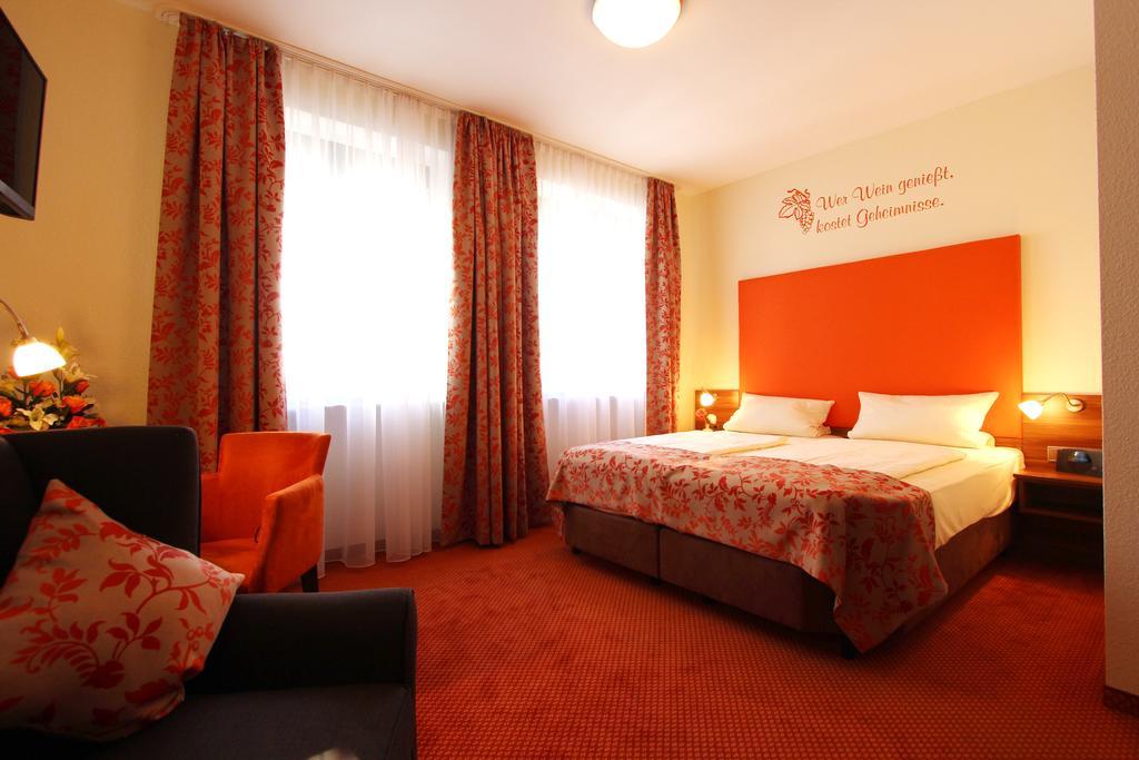 Altdeutsche Weinstube Hotel Рюдесхайм ам Рейн Екстериор снимка