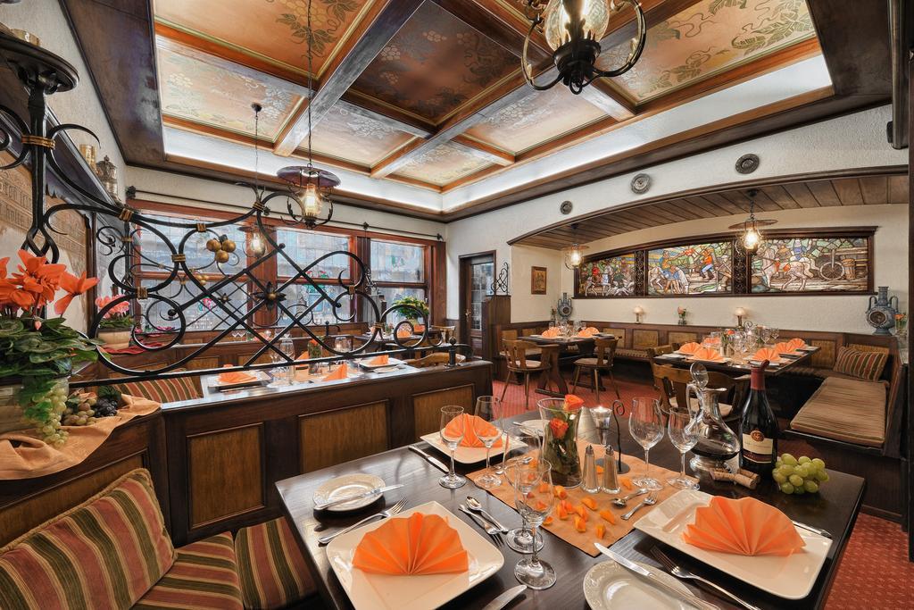 Altdeutsche Weinstube Hotel Рюдесхайм ам Рейн Екстериор снимка